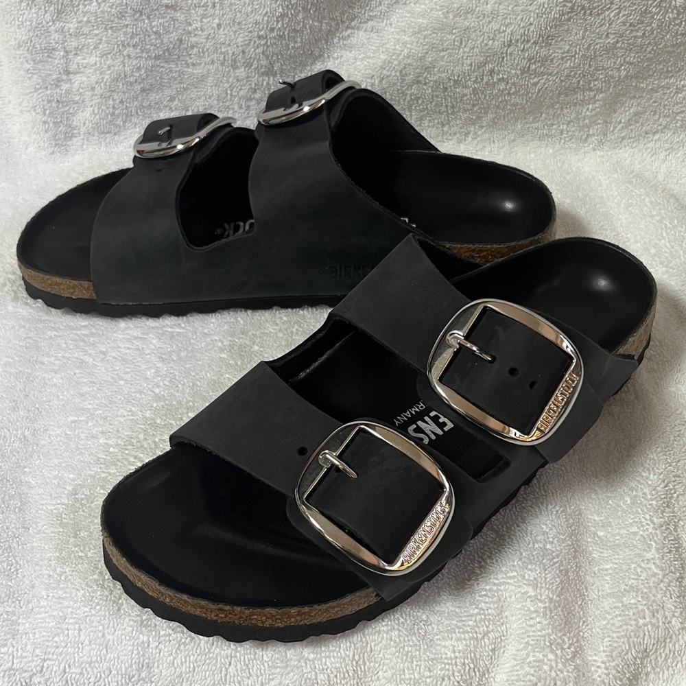 NWOT Birkenstock Black Arizona Sandals with Silver Buckles in size 36/5-6